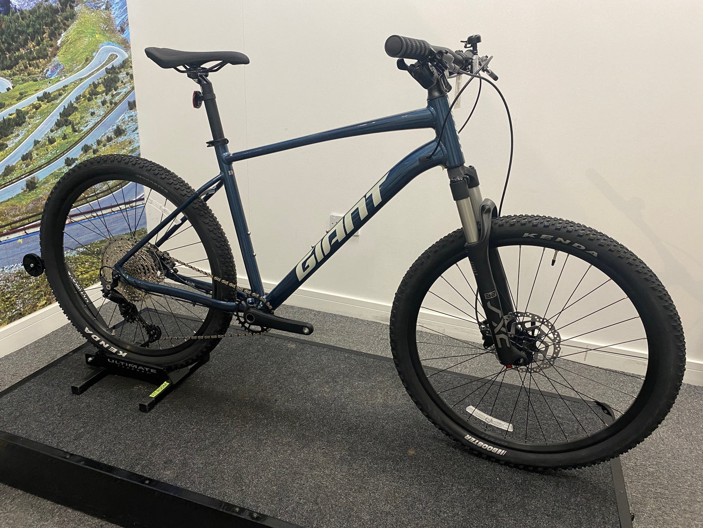 Ex-Display Giant Talon 0 2022 Mountain Bike